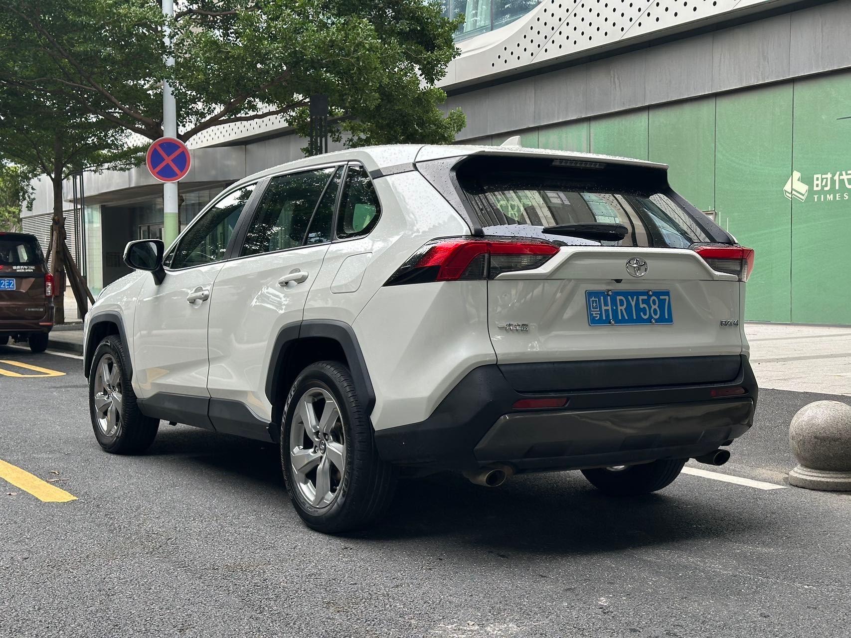 2020 Toyota RAV4 2020 2.0L CVT Front-Wheel Drive Plus - Seek Motors