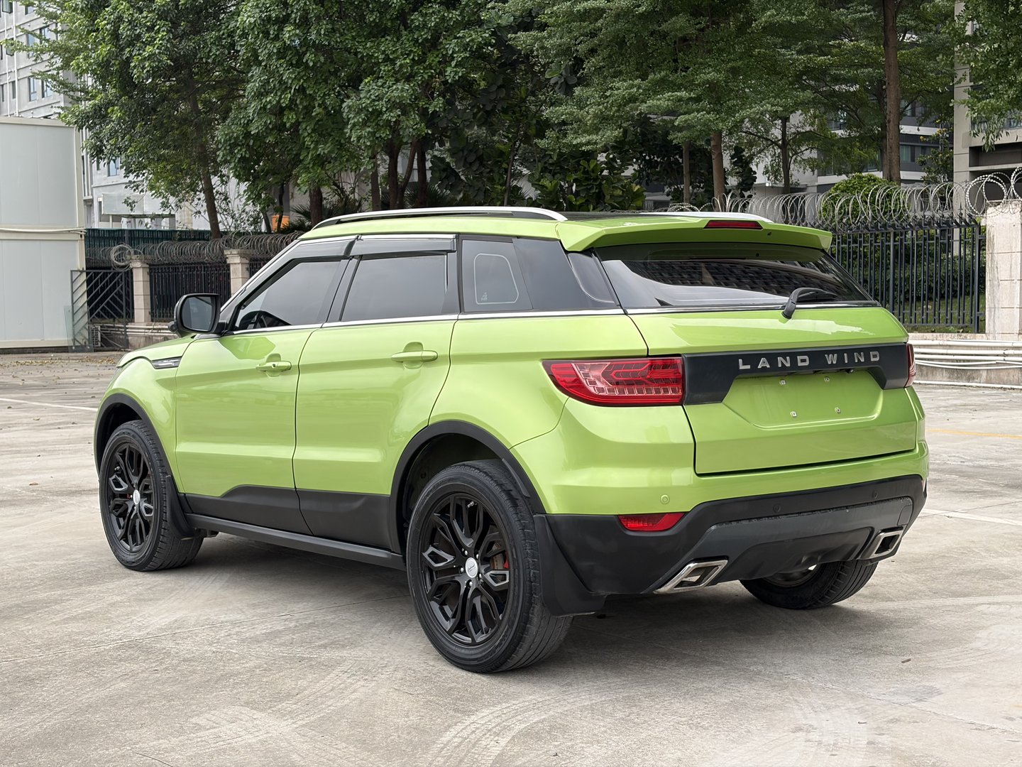 2015 Landwind X7 2015 2.0T Panoramic Luxury Edition - Seek Motors