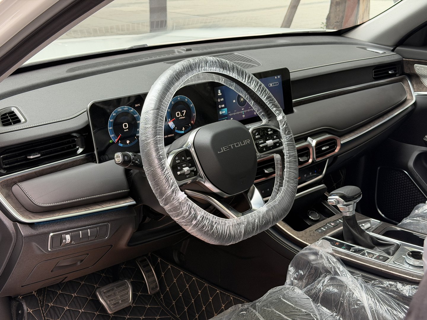 2021 جيتور X70 PLUS 2021 1.6T DCT تشين سبعة مقاعد - Seek Motors