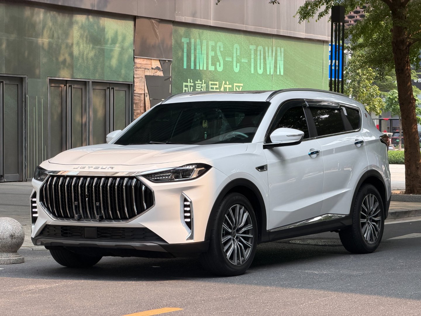2023 جيتور X70 PLUS 2023 1.6T DCT قوي 5 مقاعد - Seek Motors