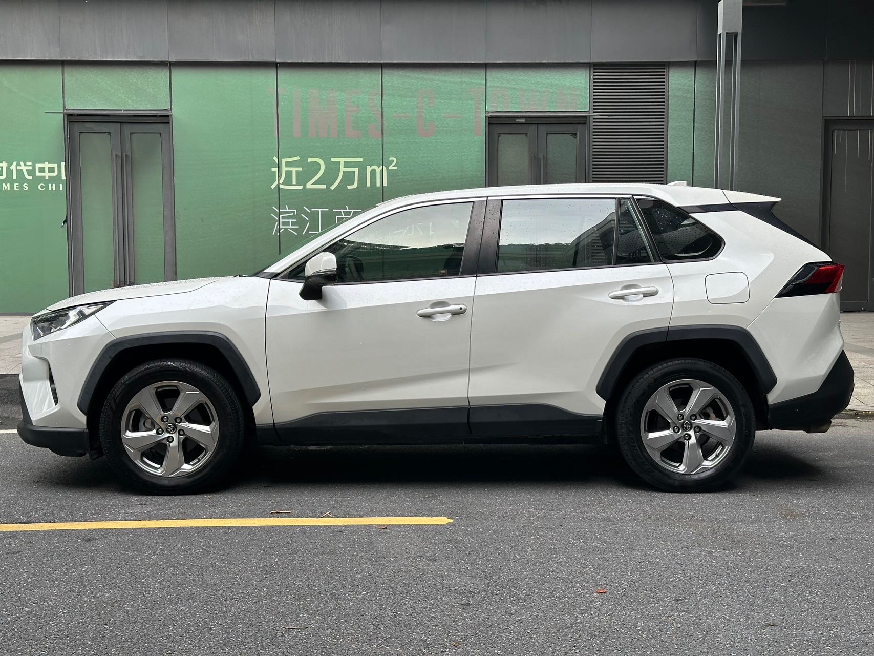 2020 Toyota RAV4 2020 2.0L CVT Front-Wheel Drive Plus - Seek Motors